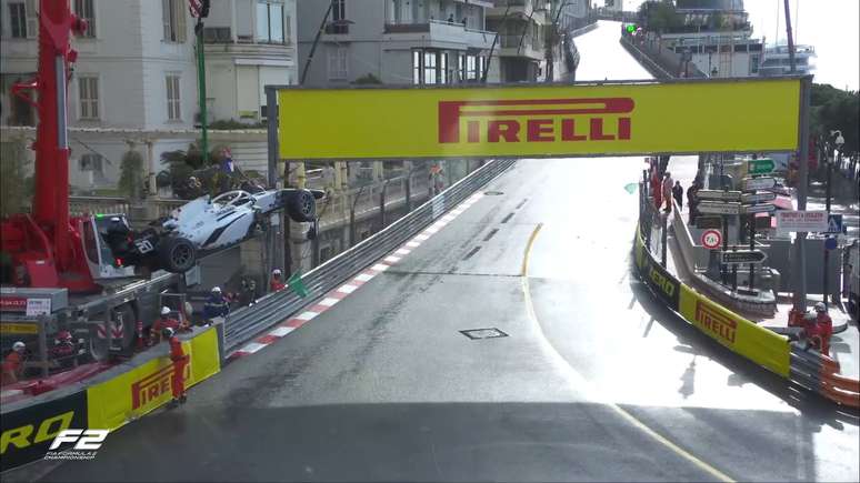 Gianluca Petecof abandonou logo na primeira volta da corrida 2 