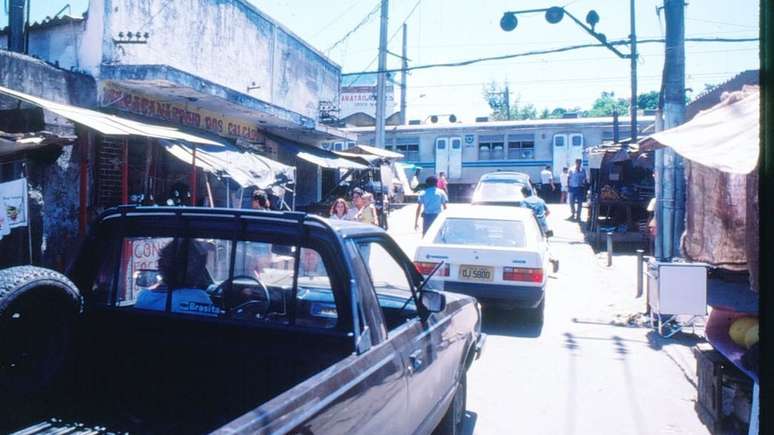 A proximidade da região a uma linha férrea também incentivou as primeiras ocupações na favela do Jacarezinho