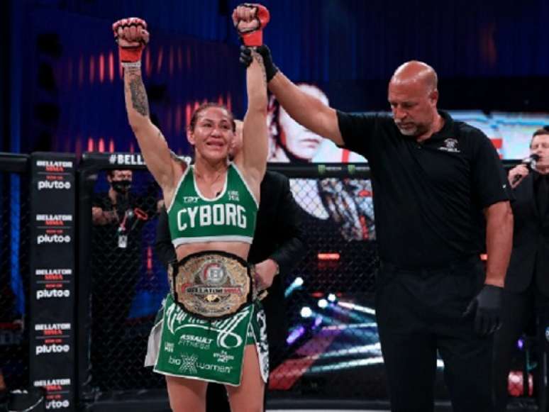 Cyborg conquistou a segunda defesa de cinturão dentro do Bellator (Foto: Divulgação/Bellator)