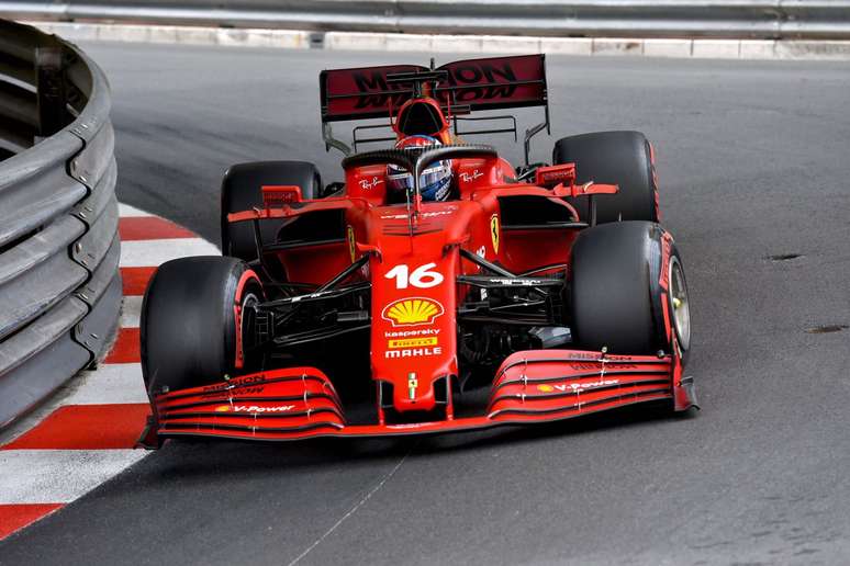 Charles Leclerc anotou a pole-position no GP de M&ocirc;naco, mas bateu 