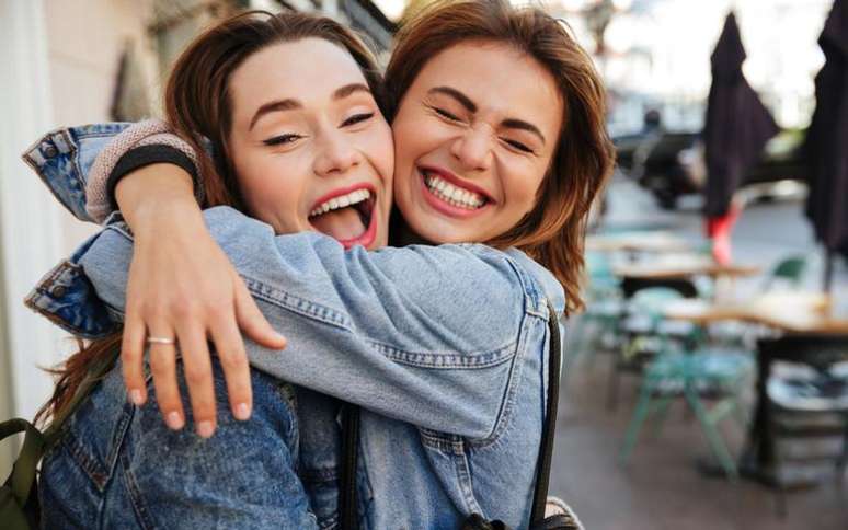 O abraço libera no organismo o hormônio do amor e do bem-estar - Shutterstock