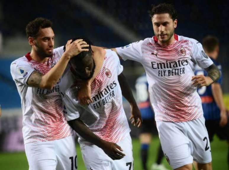 Kessié marcou na vitória do Milan (Foto: MARCO BERTORELLO / AFP)