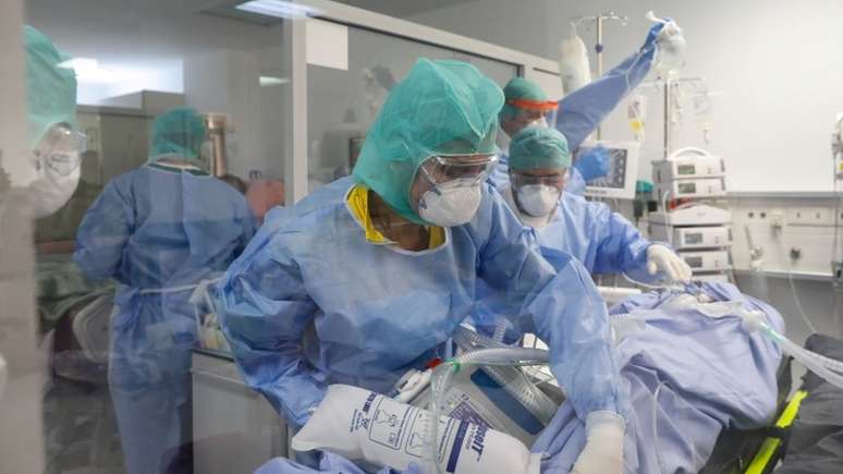 Profissionais de saúde foram a categoria mais atingida pela pandemia em 2020