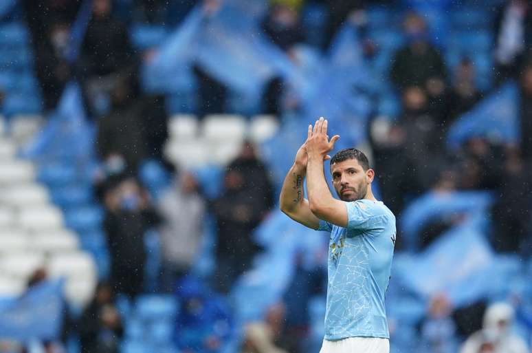 Aguero foi homenageado pela torcida do City