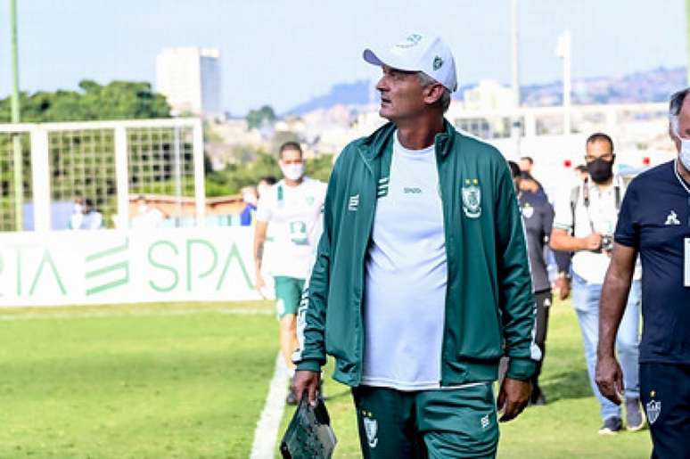 A " perseguição" a Lisca se iniciou após o técnico chamar o treinador do Cruzeiro, Felipe Conceição, de "freguês" em aúdio vazado depois do jogo contra a Raposa- (Mourão Panda/América-MG)