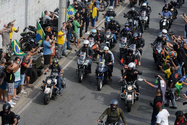 O presidente Jair Bolsonaro participa de passeio com motociclistas no Rio de Janeiro