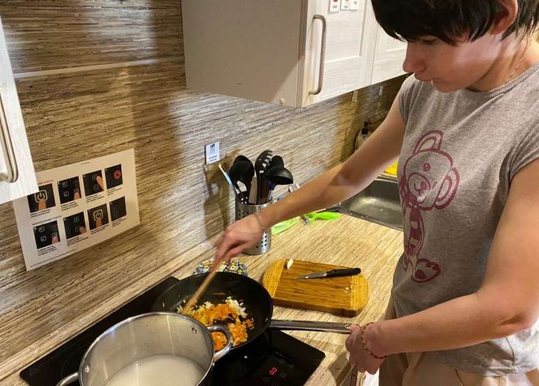 Nina teve a chance de cozinhar para si mesma pela primeira vez