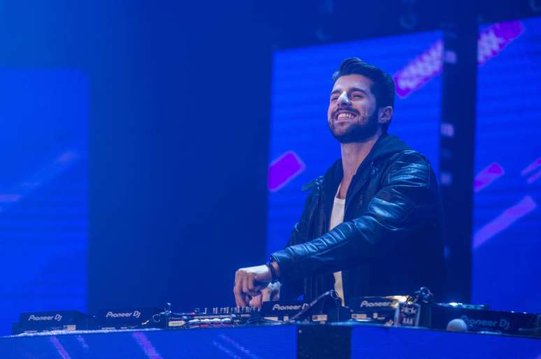 O DJ Alok se apresentando no 'Big Brother Brasil 20'  