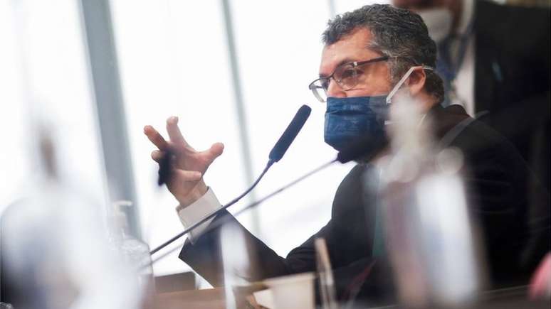 Ernesto Araújo reconheceu à CPI não ter pedido mais oxigênio para Venezuela