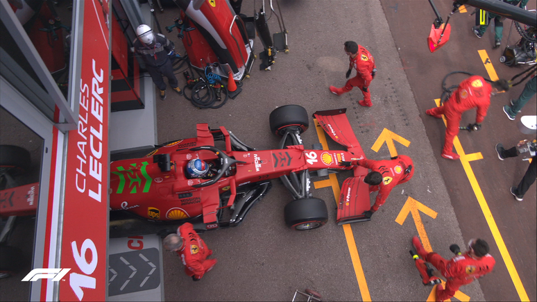 Leclerc voltou para os boxes, no domingo (23), e sequer largou (