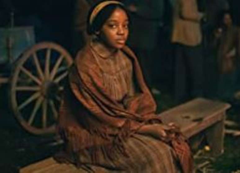 A atriz sul-africana, Thuso Mbedu, interpreta Cora em 'The Underground railroad'
