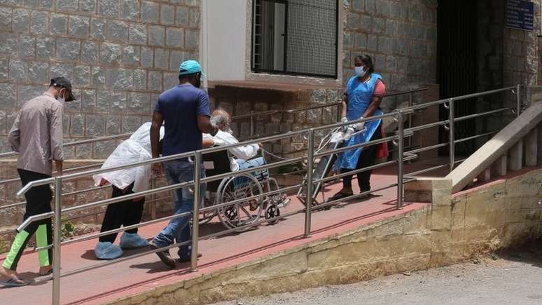 Pacientes em estado grave com covid-19 na &Iacute;ndia e em outras partes do mundo requerem tratamentos com esteroides, abrindo as portas para a mucormicose