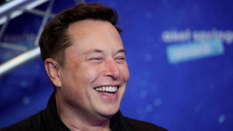 Tuítes de Elon Musk, da Tesla, ajudaram a impulsionar e depois derrubar a cotação do bitcoin