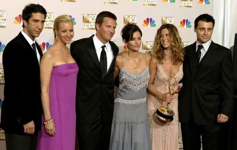 Atores de "Friends"  em cerim&ocirc;nia dos pr&ecirc;mios Emmy, em Los Angeles 
 22/9/2002 REUTERS/Mike Blake
