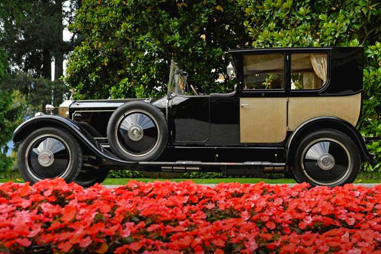 Rolls-Royce Phantom I Brougham De Ville foi produzido em 1926. 