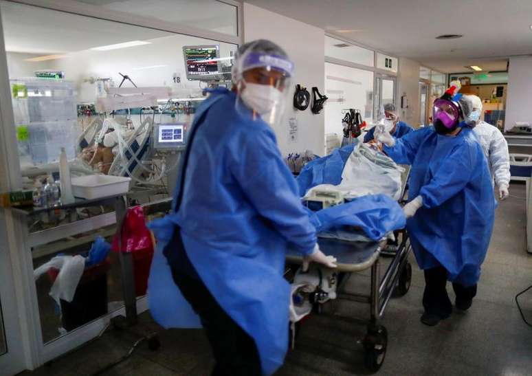Paciente com Covid em hospital de Buenos Aires
 16/4/2021   REUTERS/Agustin Marcarian