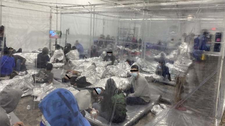 Instala&ccedil;&atilde;o tempor&aacute;ria de Donna, fotografada no fim de mar&ccedil;o