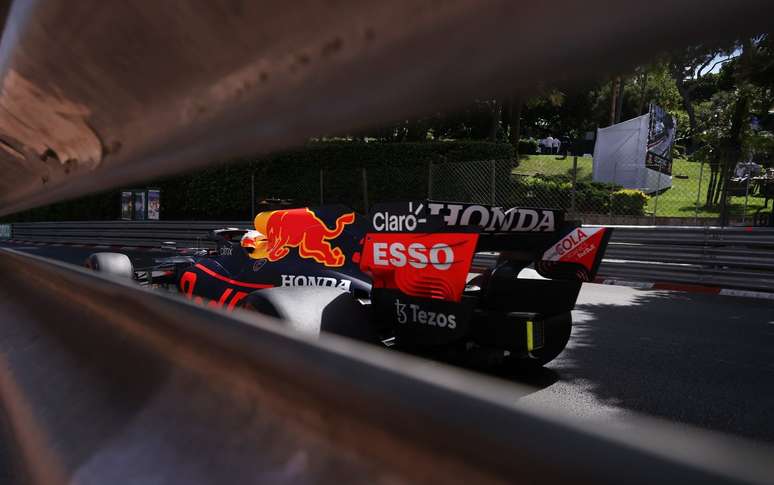 Max Verstappen aproveitou bem o rev&eacute;s dos rivais 