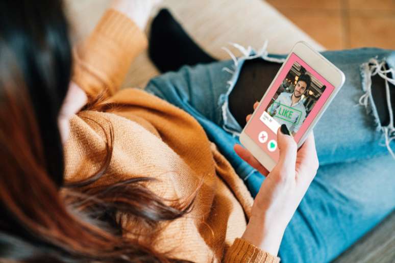 Quer arrumar um crush com memes? Conheça o app Schmooze