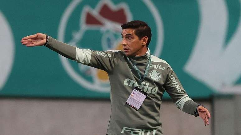 Abel Ferreira no comando do Palmeiras diante do Universitario (Foto: Cesar Greco/Palmeiras)