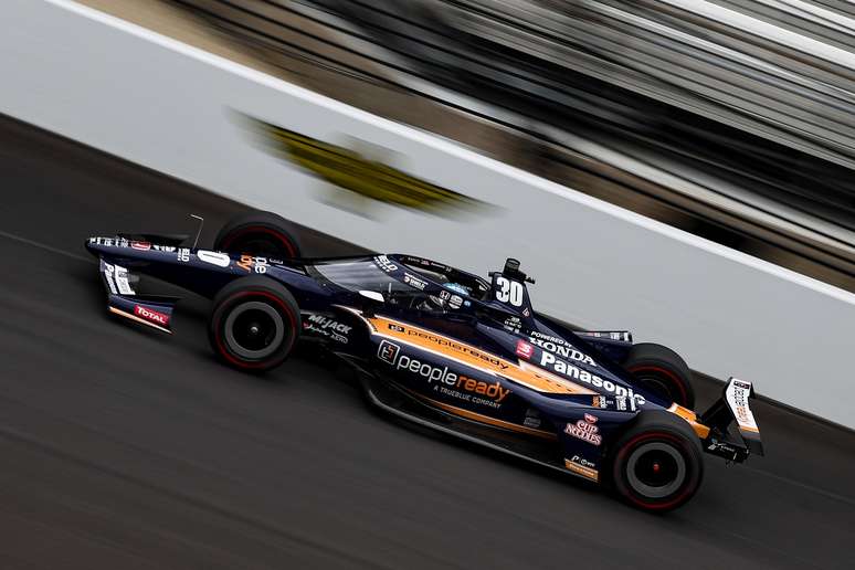 Takuma Sato liderava a corrida faltando 44 voltas 