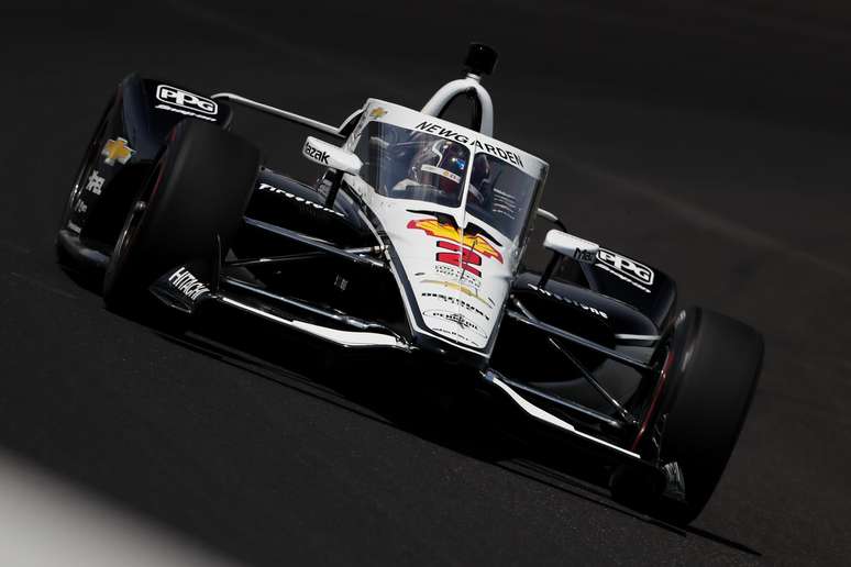 Josef Newgarden surgiu bem no grupo da frente 