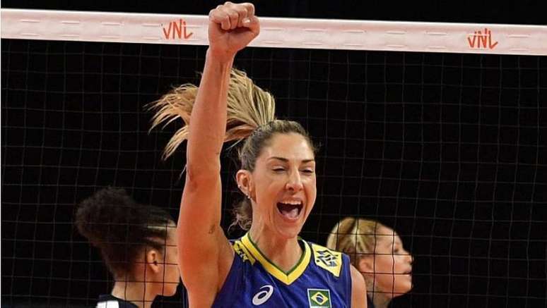 Carol Gattaz em ação pela seleção brasileira