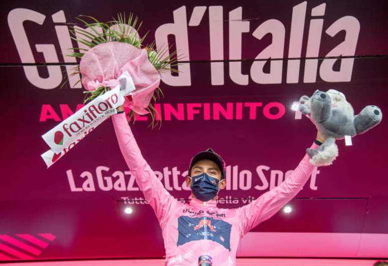 Ex campeão mundial de futebol faz o último percurso do Giro d