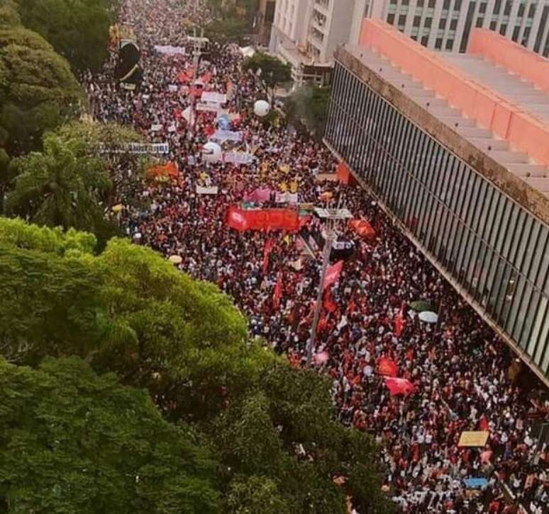 Protestos na Avenida Paulista contra o governo Bolsonaro marcaram o sábado pelo Brasil 