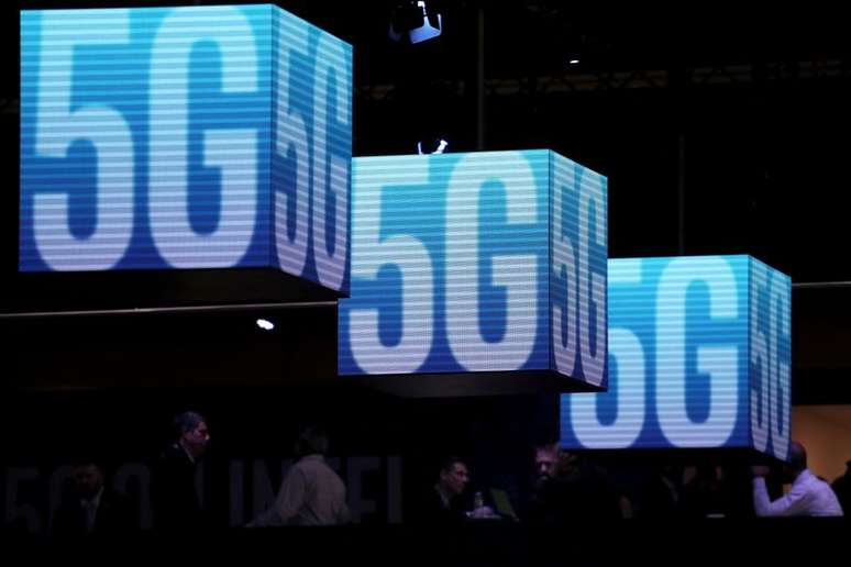 Anúncios da tecnologia 5G mostrados durante evento Mobile World Congress, em Barcelona. 26/2/2019. REUTERS/Sergio Perez