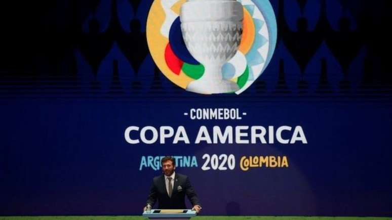 Presidente da Conmebol, Alejandro Domínguez, disse que Brasil 'vive um momento de estabilidade' na pandemia