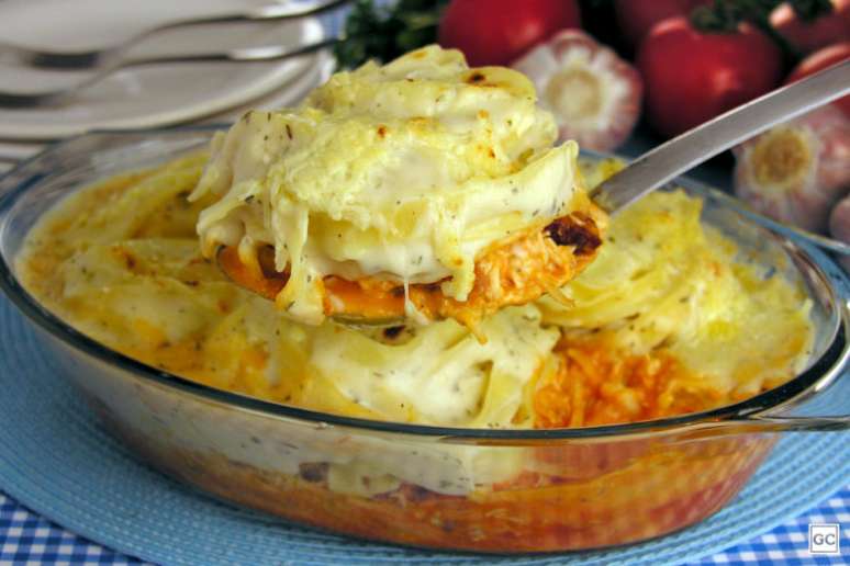 Guia da Cozinha - Macarrão cremoso de forno com molho rosé e branco