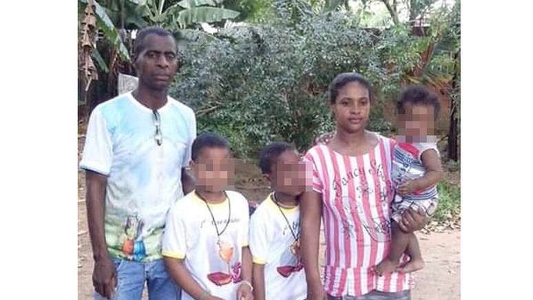 O líder quilombola Antonino Bispo da Silva e sua família na comunidade do Levantado, em Iaciara (GO): 'Se a gente já vinha sofrendo, agora está muito mais'