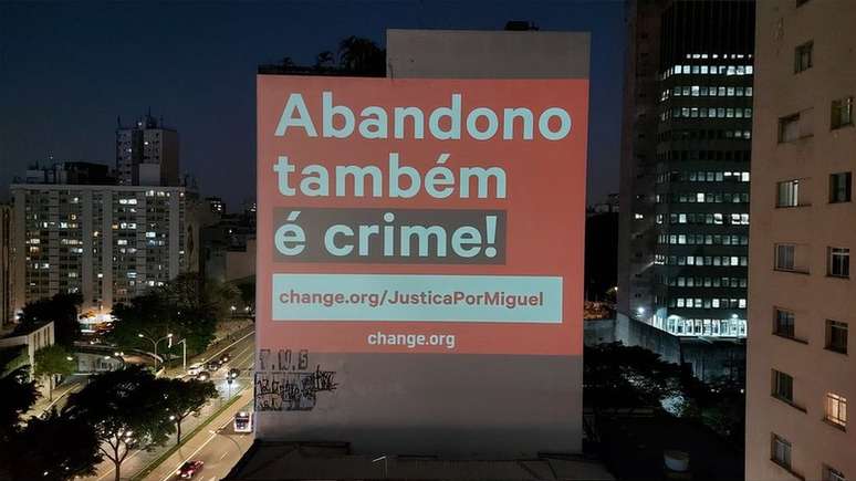 Projeções em São Paulo e Recife foram realizadas na véspera do aniversário da morte de Miguel