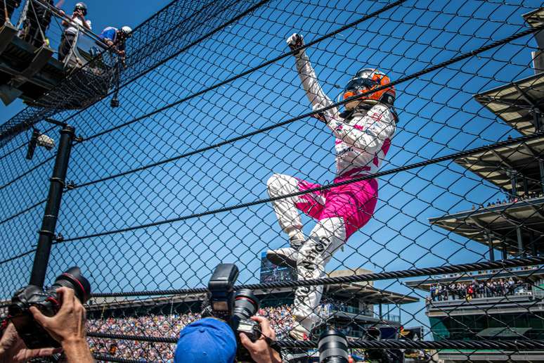 Helio Castroneves venceu as 500 Milhas de Indianápolis 