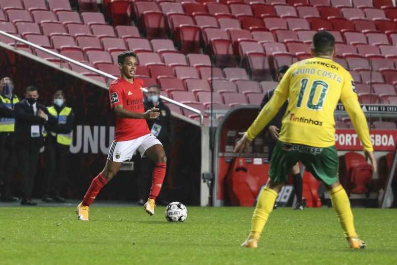 Benfica não quer ter prejuízo com Pedrinho (Foto: Divulgação / Site oficial do Benfica)