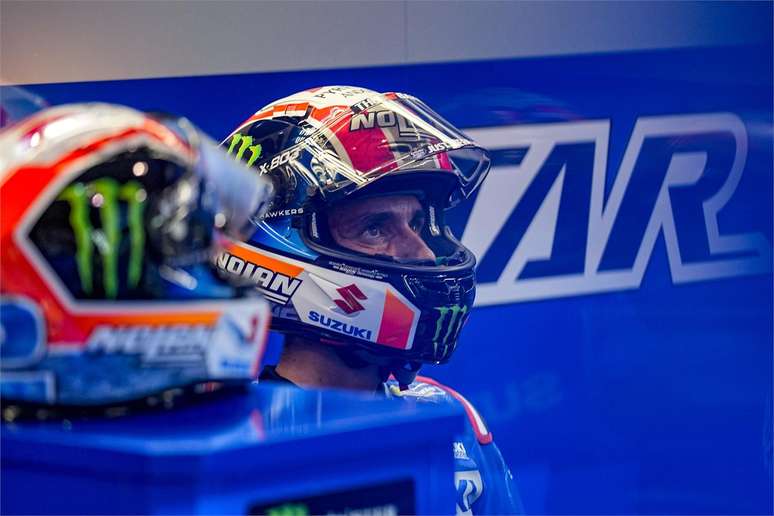 &Aacute;lex Rins vai passar por cirurgia na manh&atilde; de sexta-feira 