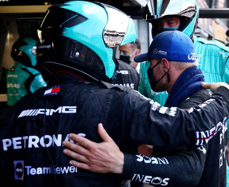 Valtteri Bottas vive um come&ccedil;o de temporada 2021 em que praticamente nada d&aacute; certo 