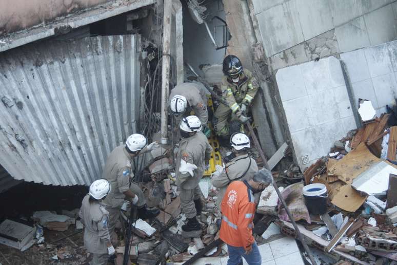  Um prédio residencial de quatro andares localizado em Rio das Pedras, na zona oeste do Rio de Janeiro, desabou