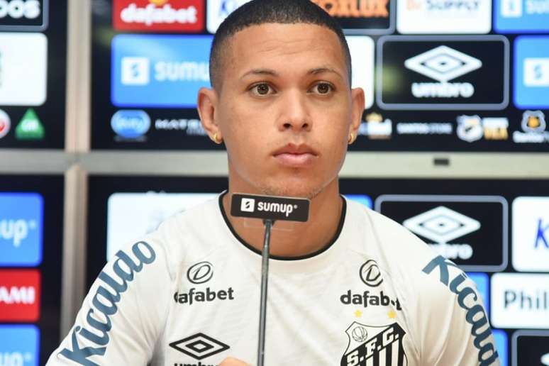 Marcos Guilherme foi contratado junto ao Internacional (FOTO: Ivan Storti/Santos FC)