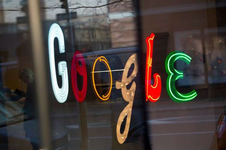 Letreiro com nomve Google dentro dos escrit&oacute;rios da companhia, em Nova York. 8/1/2013. REUTERS/Andrew Kelly 