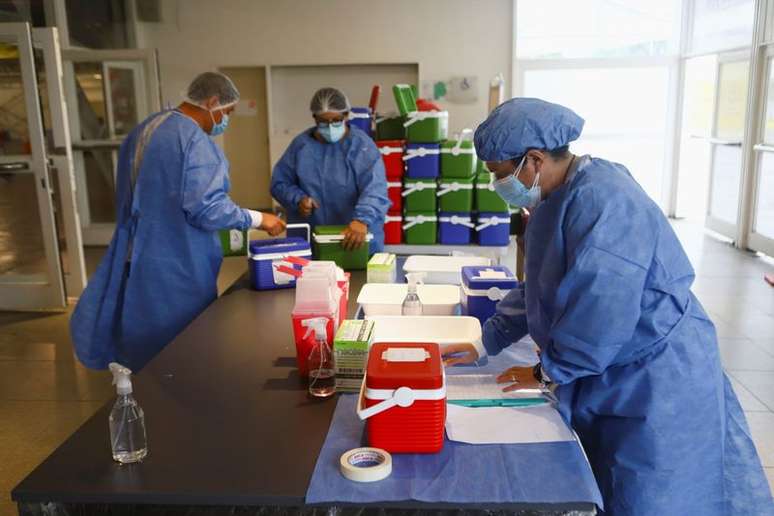 Vacina&ccedil;&atilde;o contra a Covid-19 em Buenos Aires
 4/6/2021    REUTERS/Matias Baglietto