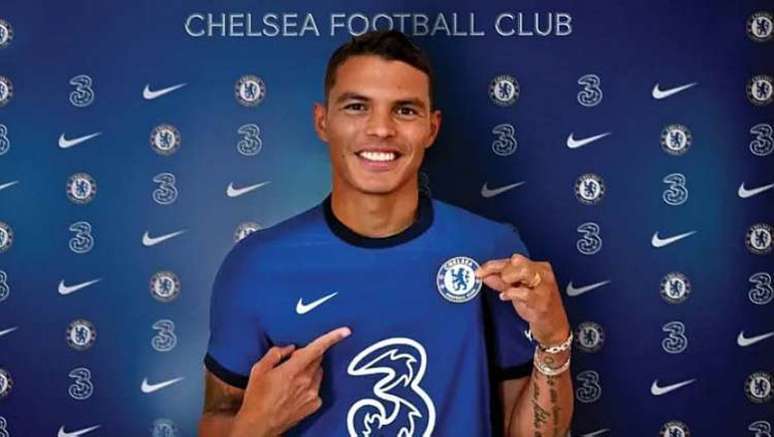 Thiago Silva acerta permanência no Chelsea