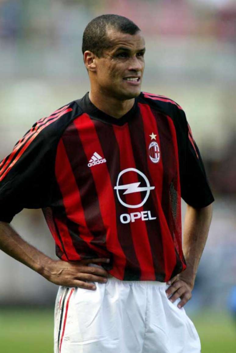 Rivaldo teve uma curta passagem pelo Milan (Foto: Divulgação/AC Milan)