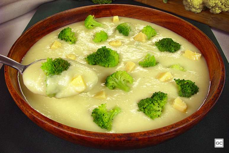 Guia da Cozinha - Caldo de couve-flor e brócolis para uma refeição nutritiva