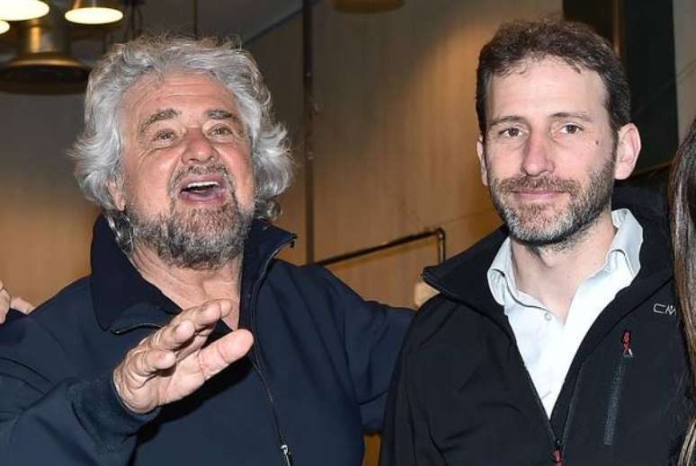 Casaleggio, na imagem ao lado de Grillo, anunciou a saída do partido que o pai fundou