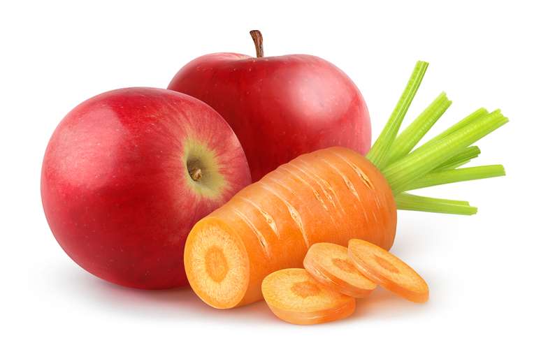 A maçã e cenoura evitam o acúmulo de bactérias que podem causar mau hálito