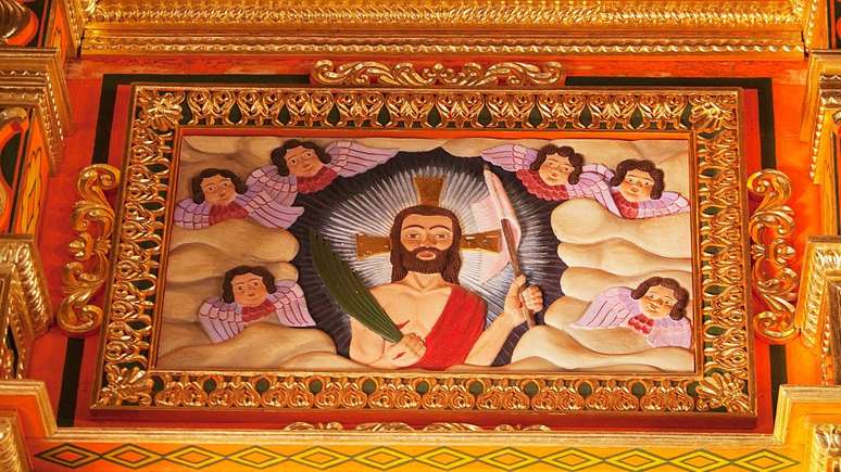 Ou esta imagem de Cristo ressuscitado em estilo barroco mesti&ccedil;o no altar principal da miss&atilde;o jesu&iacute;ta de Concepci&oacute;n, no departamento de Santa Cruz, na Bol&iacute;via?