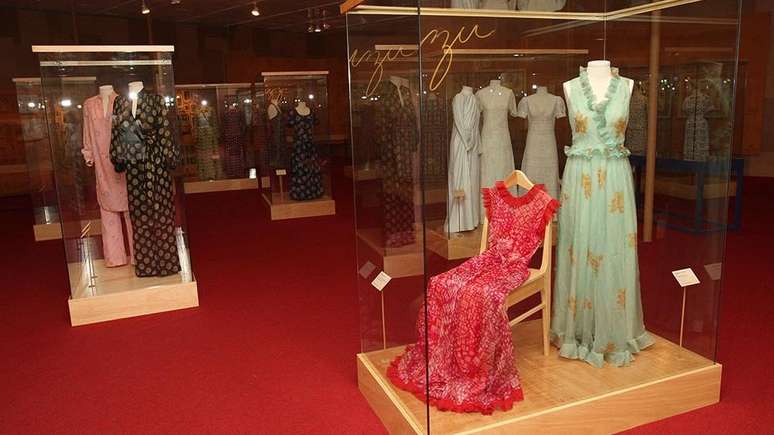 Exposi&ccedil;&atilde;o sobre Zuzu Angel realizada em 2014; como estilista da alta-costura, ela chegou a ter lojas em Ipanema e em Nova York