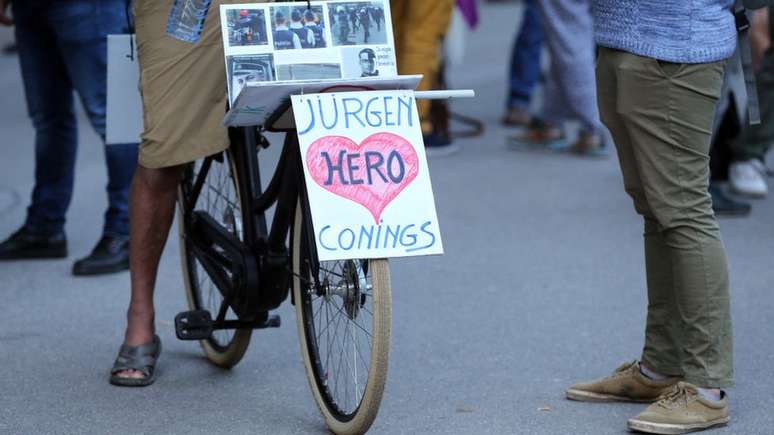 Milhares de belgas expressaram apoio ao fugitivo armado Jürgen Conings